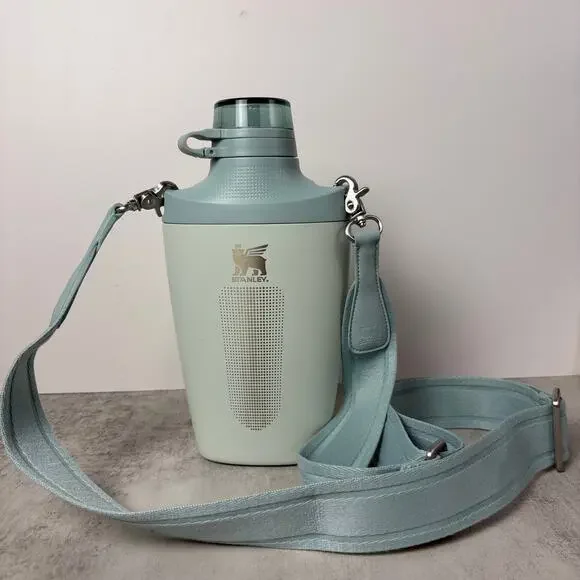 Stanley 1913 23 fl oz. Cross Bottle in the Mist Quartz Insulated Stainless Steel - Picture 3 of 16